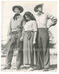 6b027 DUEL IN THE SUN deluxe candid 10.75x13.5 still '47 Gregory Peck, Cotten & Jennifer Jones!