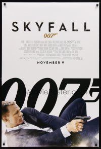 6g678 SKYFALL advance DS 1sh '12 cool image of Daniel Craig as James Bond on back shooting gun!