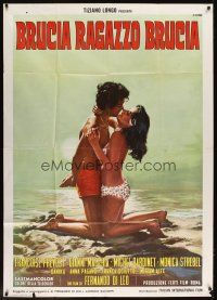 6h482 WOMAN ON FIRE Italian 1p '69 completely different art of lovers on beach by Renato Casaro!