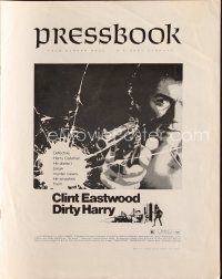 6p699 DIRTY HARRY pressbook '71 great c/u of Clint Eastwood pointing gun, Don Siegel crime classic