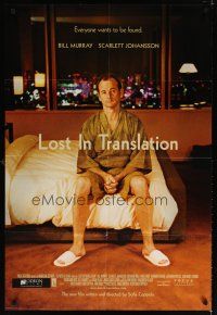 6k517 LOST IN TRANSLATION DS 1sh '03 image of lonely Bill Murray in Tokyo, Sofia Coppola!