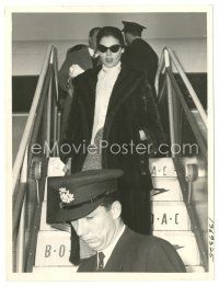 6m106 AVA GARDNER 7x9.5 news photo '58 arriving at the airport in Rome after vacation in London!