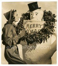 6m266 DONNA REED 7.25x8 still '40s great portrait of the beautiful star with Christmas snowman!