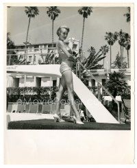 6m461 JANET LEIGH 8x10 still '50s sexy portrait in skimpy outfit & heels by pool in Beverly Hills!