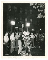 6m679 NAKED CITY candid 8x10 still '47 director Jules Dassin films a scene in New York at night!