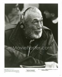 6m749 PRIZZI'S HONOR candid 8x10 still '85 best close up of director John Huston on the set!