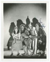 6t682 RAY BOLGER signed 8x10 REPRO still '70s cool portrait with his Wizard of Oz co-stars!