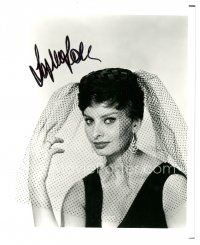6t725 SOPHIA LOREN signed 8x10 REPRO still '80s great close up of the sexy Italian wearing veil!