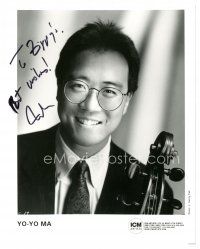 6t436 YO-YO MA signed 8x10 music publicity still '90s smiling portrait of the famous cello player!