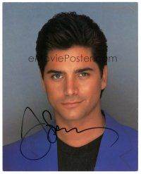 6t607 JOHN STAMOS signed color 8x10 REPRO still '00s great head & shoulders portrait of the star!