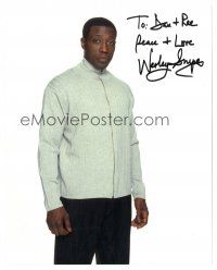 6t749 WESLEY SNIPES signed color 8x10 REPRO still '00s full-length portrait of the actor!