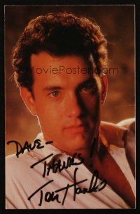 6t168 TOM HANKS signed postcard '88 great youthful portrait of the famous actor!