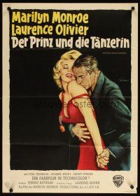 7d050 PRINCE & THE SHOWGIRL German '57 Laurence Olivier nuzzles sexy Marilyn Monroe's shoulder!