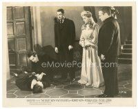 7j551 BEAST WITH FIVE FINGERS 8x10 still '47 Peter Lorre, Alda, King & Naish find guy on ground!