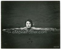 7j612 COUNTESS FROM HONG KONG 8x10 still '67 great image of sexy Sophia Loren swimming!