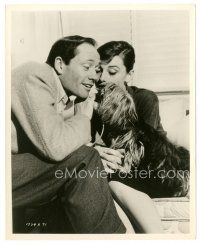 7j716 GREEN MANSIONS candid 8x10 still '59 Audrey Hepburn & husband/director Mel Ferrer w/cute dog!