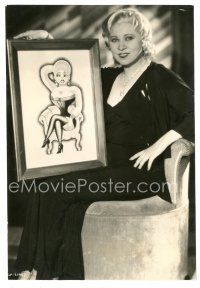 7j860 MAE WEST 6.5x9.25 still '32 great portrait of the sexy star holding art of herself!