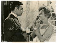 7j938 PRINCE & THE SHOWGIRL 7.25x9.5 still '57 c/u of sexy Marilyn Monroe & Laurence Olivier!