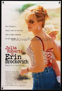 7p274 ERIN BROCKOVICH DS 1sh '00 full-length image of Julia Roberts holding baby, Soderbergh