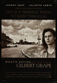 7p782 WHAT'S EATING GILBERT GRAPE 1sh '93 huge close up of Johnny Depp, Juliette Lewis
