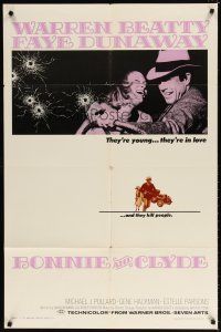 7r021 BONNIE & CLYDE 1sh '67 notorious crime duo Warren Beatty & Faye Dunaway young & in love!