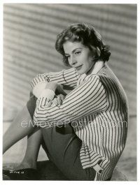 7s408 INGRID BERGMAN 7.25x9.75 still '58 seated image of the pretty Swedish star from Indiscreet!