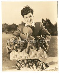 7s607 MAUREEN O'SULLIVAN deluxe 7.5x9.25 still '40s smiling portrait with basket full of puppies!