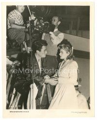 7s830 SPELLBOUND candid 8x10 still '45 Gregory Peck & Ingrid Bergman relaxing by camera on set!