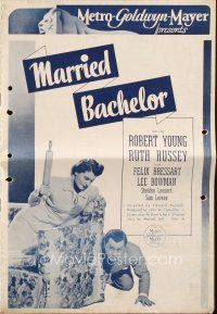 7y545 MARRIED BACHELOR English pressbook '41 different images of author Robert Young & Ruth Hussey