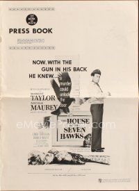 7y745 HOUSE OF THE SEVEN HAWKS pressbook '59 treasure hunter Robert Taylor with gun in his back!