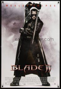 8b098 BLADE II DS 1sh '02 great image of Wesley Snipes in leather coat w/sword!