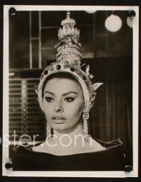 8d773 MILLIONAIRESS 5 TV 7x9 stills R70 great images of beautiful Sophia Loren & Peter Sellers!