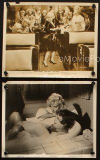 8d907 SOME LIKE IT HOT 3 8x10 stills '59 sexy Marilyn Monroe with band & with Lemmon in bed & bath!