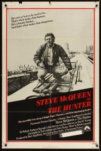 8f472 HUNTER 1sh '80 great image of bounty hunter Steve McQueen!