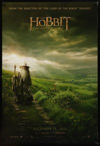 8h329 HOBBIT: AN UNEXPECTED JOURNEY teaser DS 1sh '12 cool image of Ian McKellen as Gandalf!