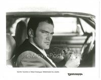 8k345 FROM DUSK TILL DAWN 8x10 still '95 great c/u of Quentin Tarantino holding glasses in car!