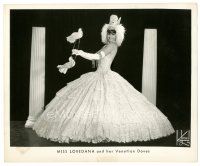 8k681 MISS LOREDANA 8x10 still '40s exotic Italian circus performer & two trained Venetian doves!