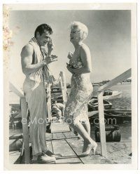 8k873 SOME LIKE IT HOT candid 8x10 still '59 sexy Marilyn Monroe & Tony Curtis laughing on the set!