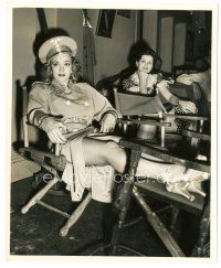 8k998 YOU'RE IN THE ARMY NOW candid 8x10 still '41 Jane Wyman in costume relaxing between scenes!