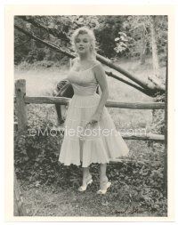8m127 MARILYN MONROE signed 11x14 still '90 by Sam Shaw, full-length c/u from his 1957 session!