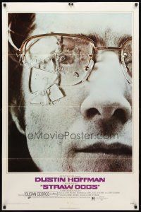 8p782 STRAW DOGS 1sh '72 Sam Peckinpah, full c/u of Dustin Hoffman with broken glasses!