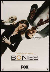 9a095 BONES TV 1sh '05 TV crime drama, cool image of Emily Deschanel holding skull!