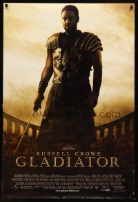 9a308 GLADIATOR DS 1sh '00 Ridley Scott, cool image of Russell Crowe in the Coliseum!