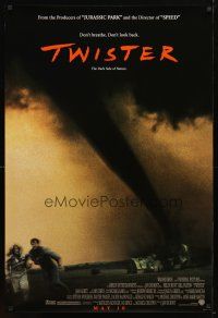 9a775 TWISTER advance DS 1sh '96 storm chasers Bill Paxton & Helen Hunt running away from tornado!