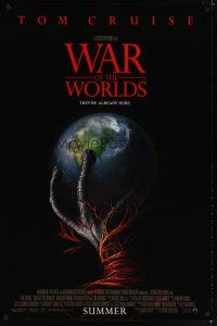 9a811 WAR OF THE WORLDS advance 1sh '05 Spielberg, cool alien hand holding Earth artwork!