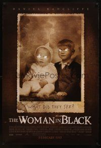 9a839 WOMAN IN BLACK advance DS 1sh '12 Daniel Radcliffe, creepy image of kids, what did they see?