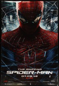 9c489 AMAZING SPIDER-MAN DS bus stop '12 shadowy image of Andrew Garfield in title role!