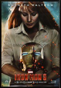 9c507 IRON MAN 3 DS bus stop '13 cool image of Gwyneth Paltrow holding helmet!