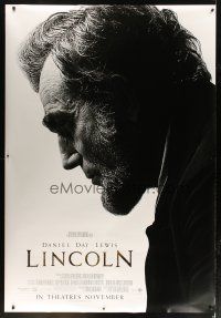 9c508 LINCOLN DS bus stop '12 cool image of Daniel Day-Lewis in title role!