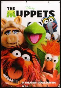 9c514 MUPPETS DS bus stop '11 Kermit, Fozzie, Miss Piggy, they're closer than you think!